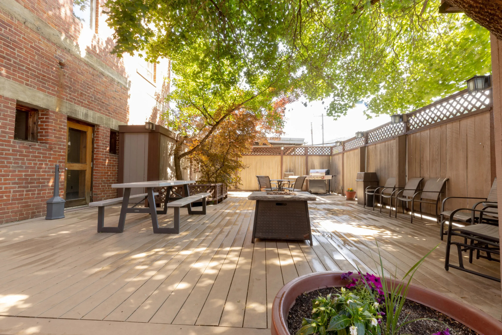 Helgeson Place Hotel & Suites