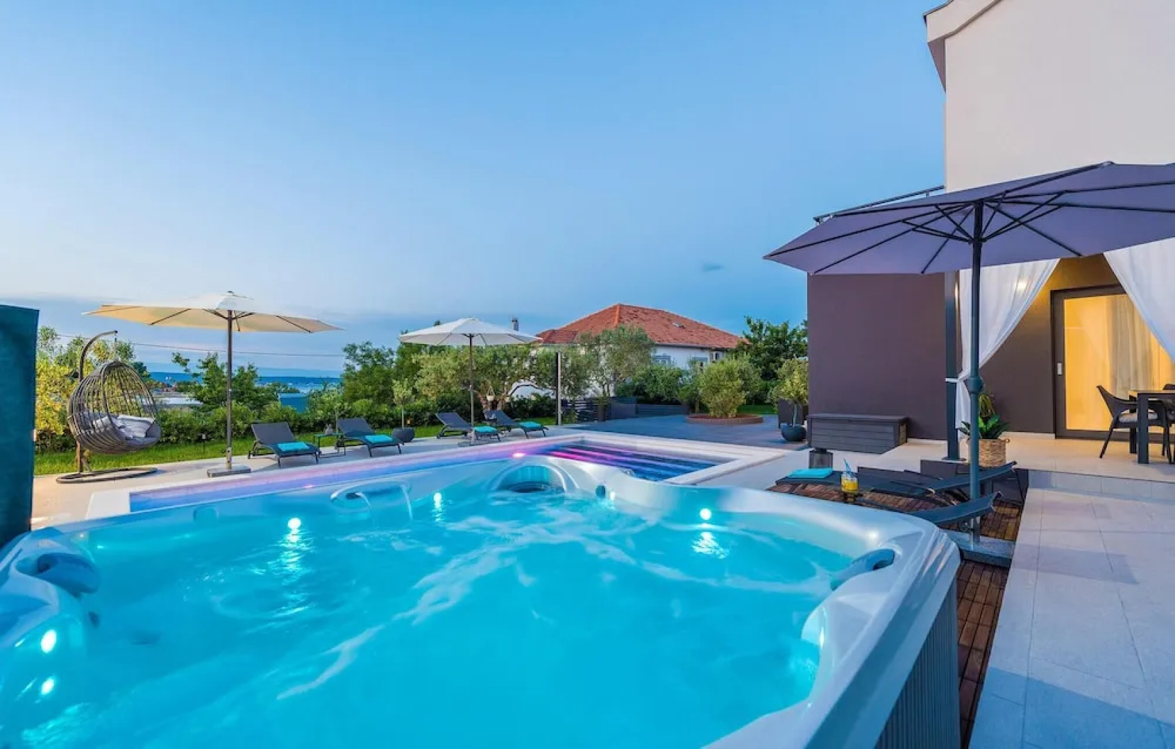 Awesome Home in Zdrelac with Outdoor Swimming Pool, Hot Tub, 3 Bedrooms