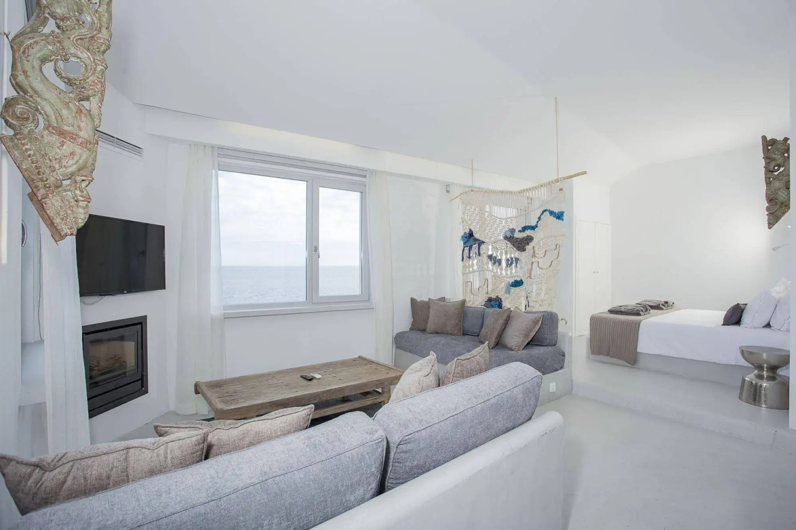 White Exclusive Suite & Villas