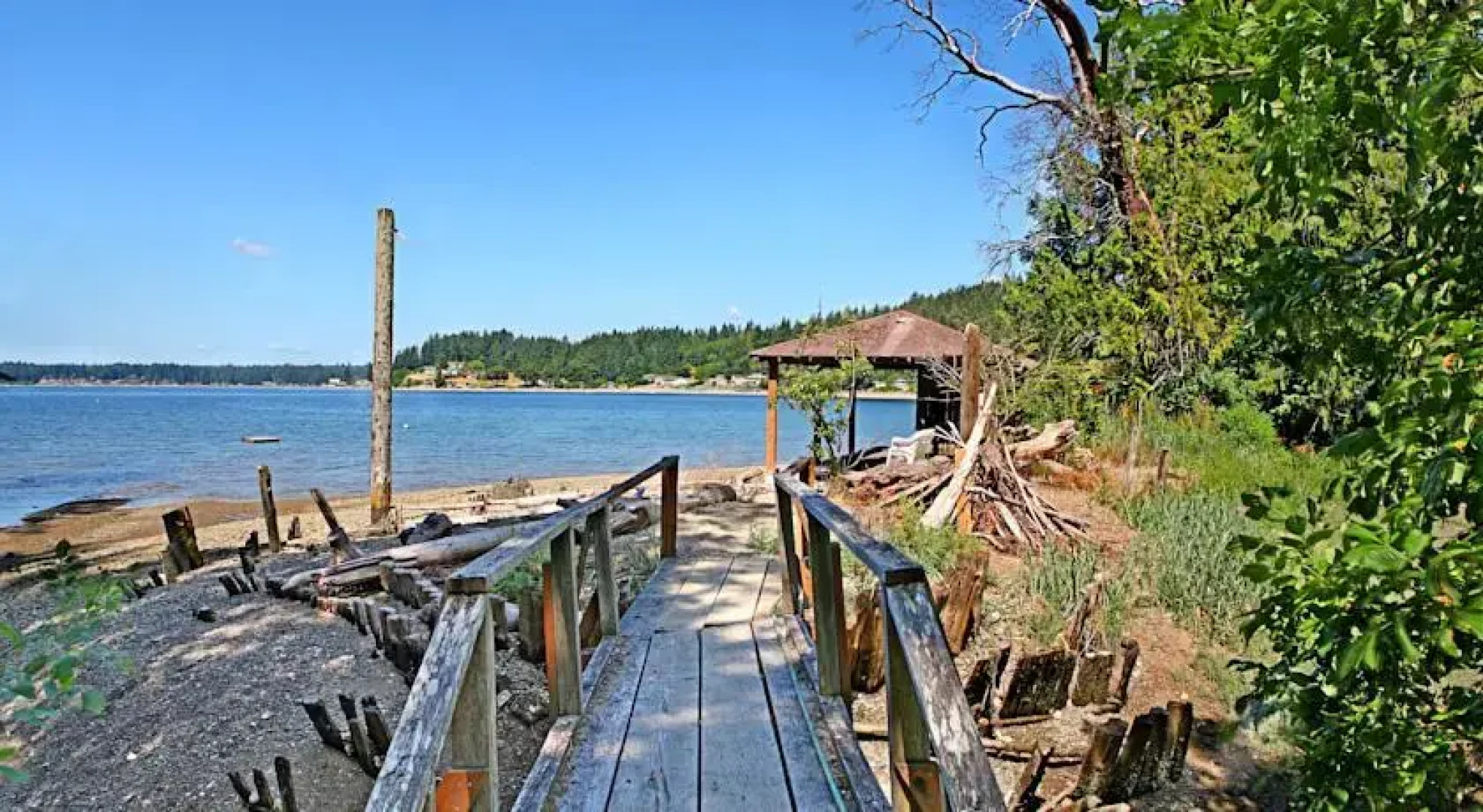 Alteros Waterfront Retreat