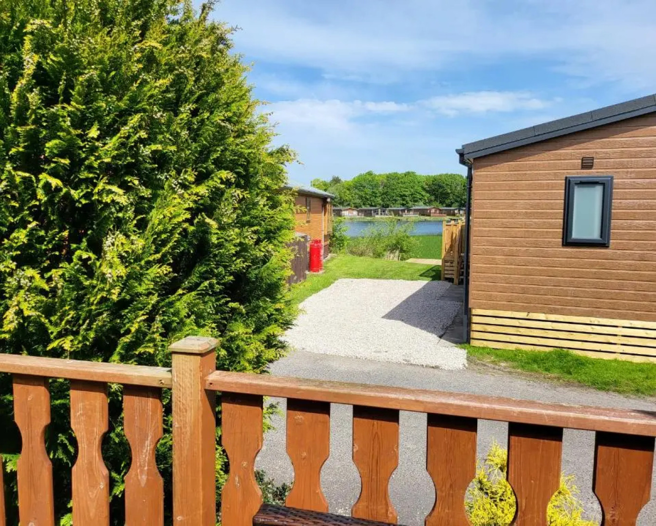 3 Bedroom Partial Lakeview Lodge - Ensuite & Balcony Deck