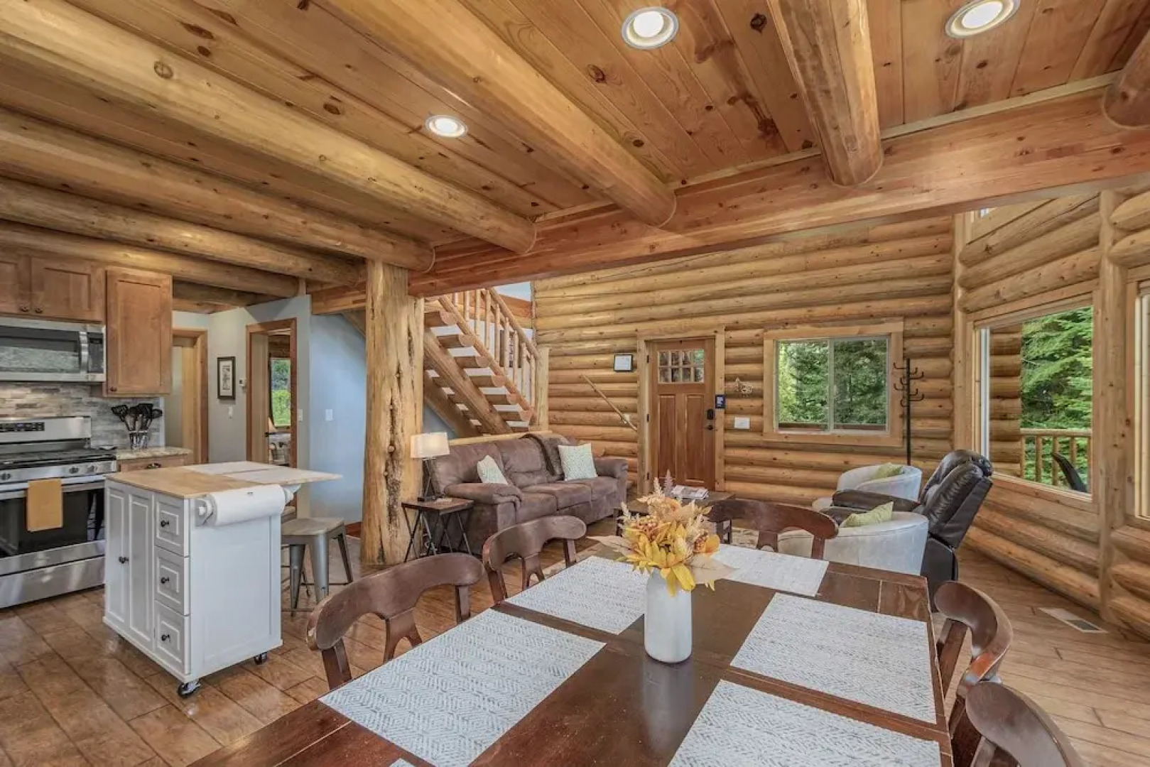 Bearfoot Chalet 3 Bedroom Home by NW Comfy Cabins