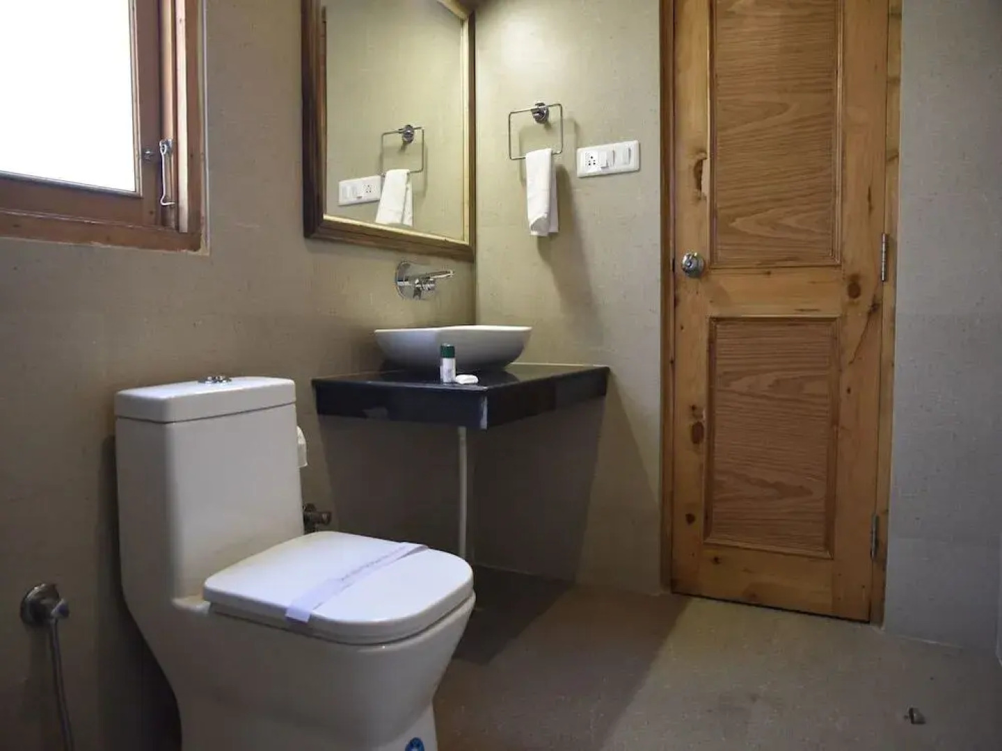 OYO Rooms Apple Orchards Gadherni