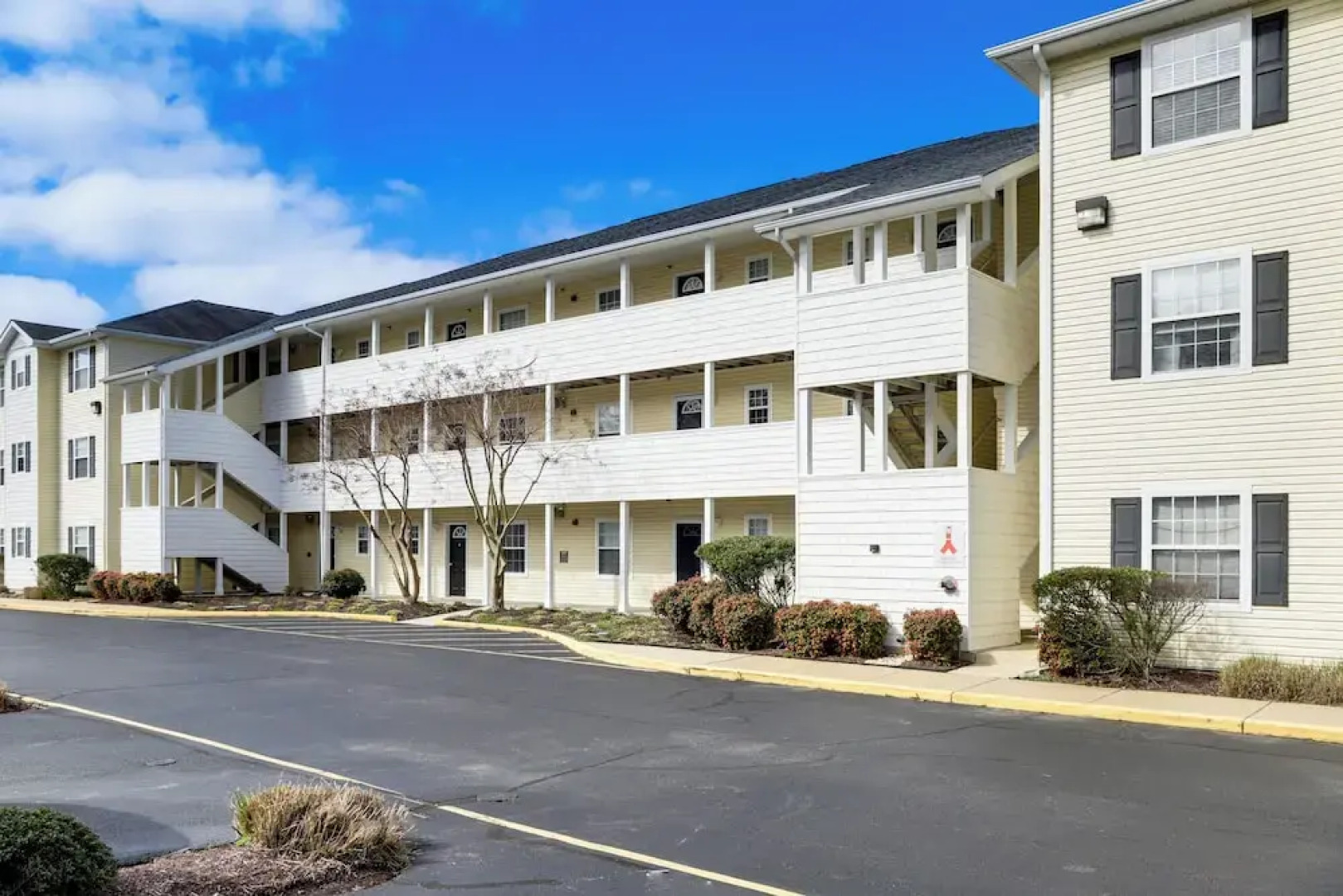 3 Mi to Savannah Beach: Lewes Condo w/ Pool Access