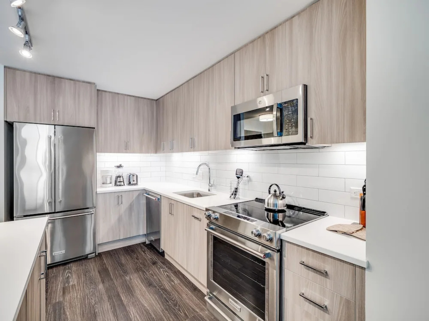 Global Luxury Suites at Bethesda Metro