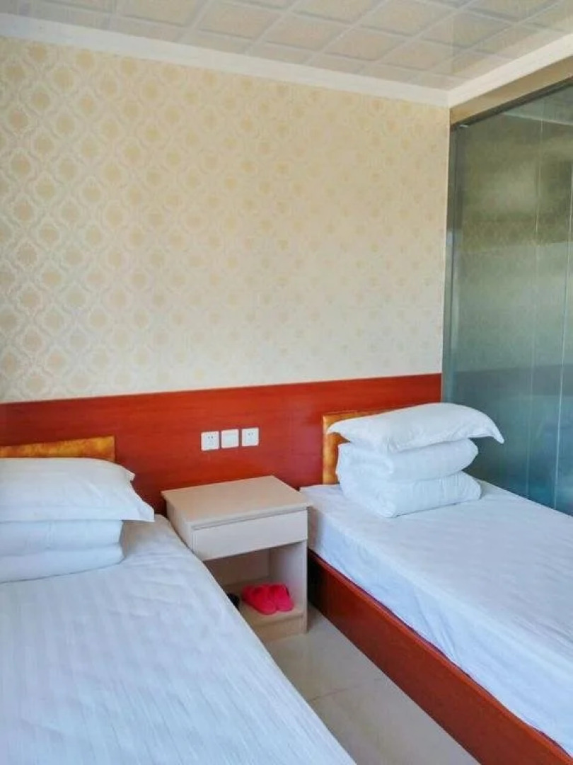 Xinglong Jiahong Inn