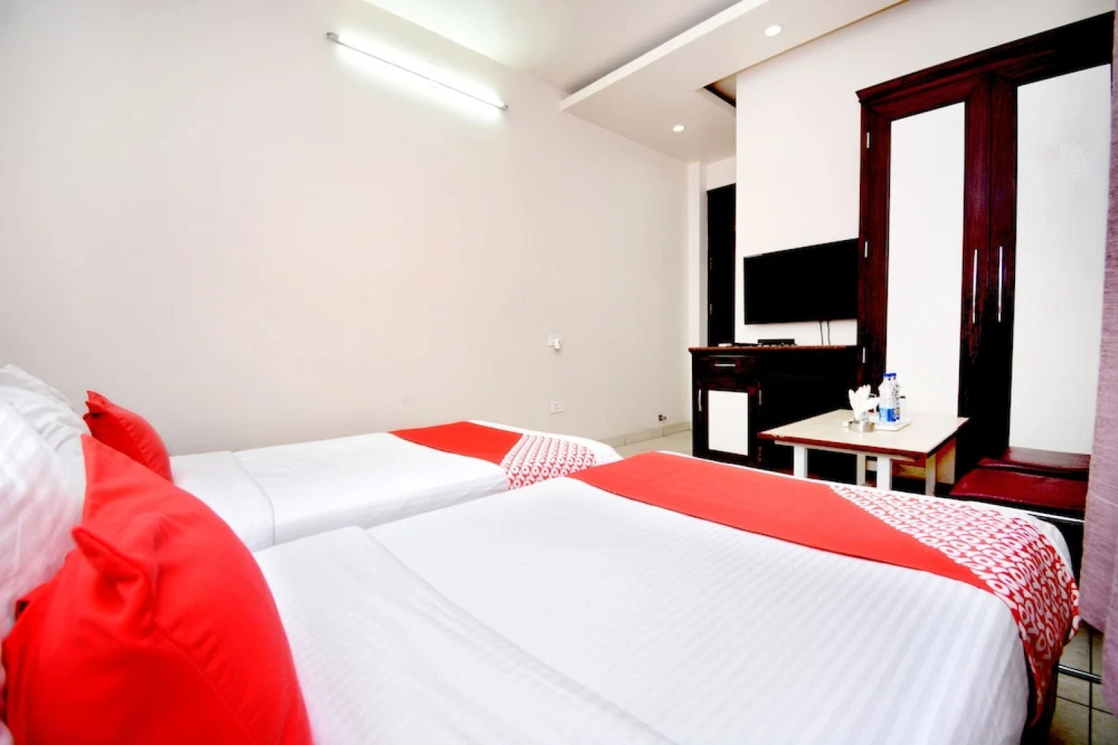 Leela Residency By OYO Rooms