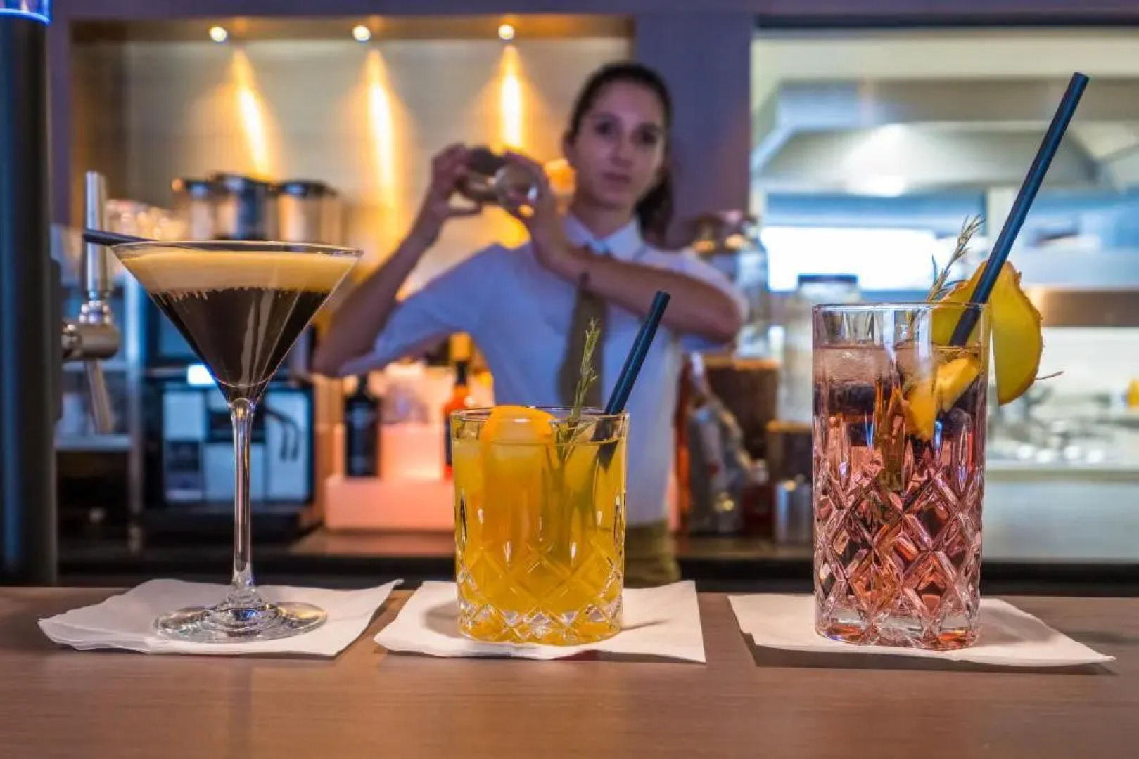 Hotel Vier - Studios & Restaurant