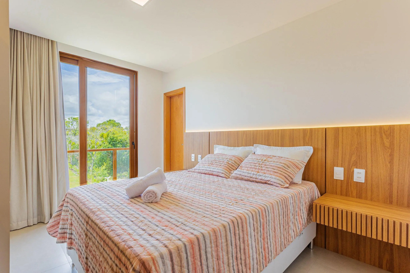 PF54 Casa Alto Padrão 5 Suítes com Diarista Inclusa - Praia do Forte