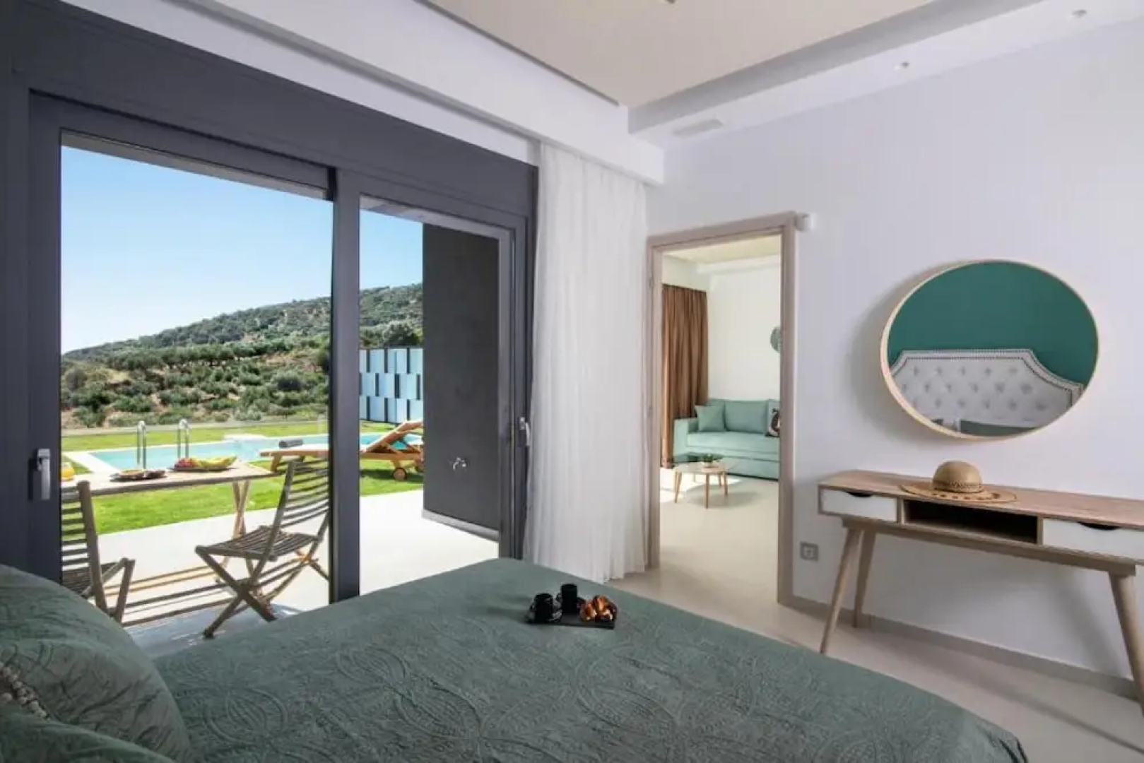 Deluxe Villa Manolis