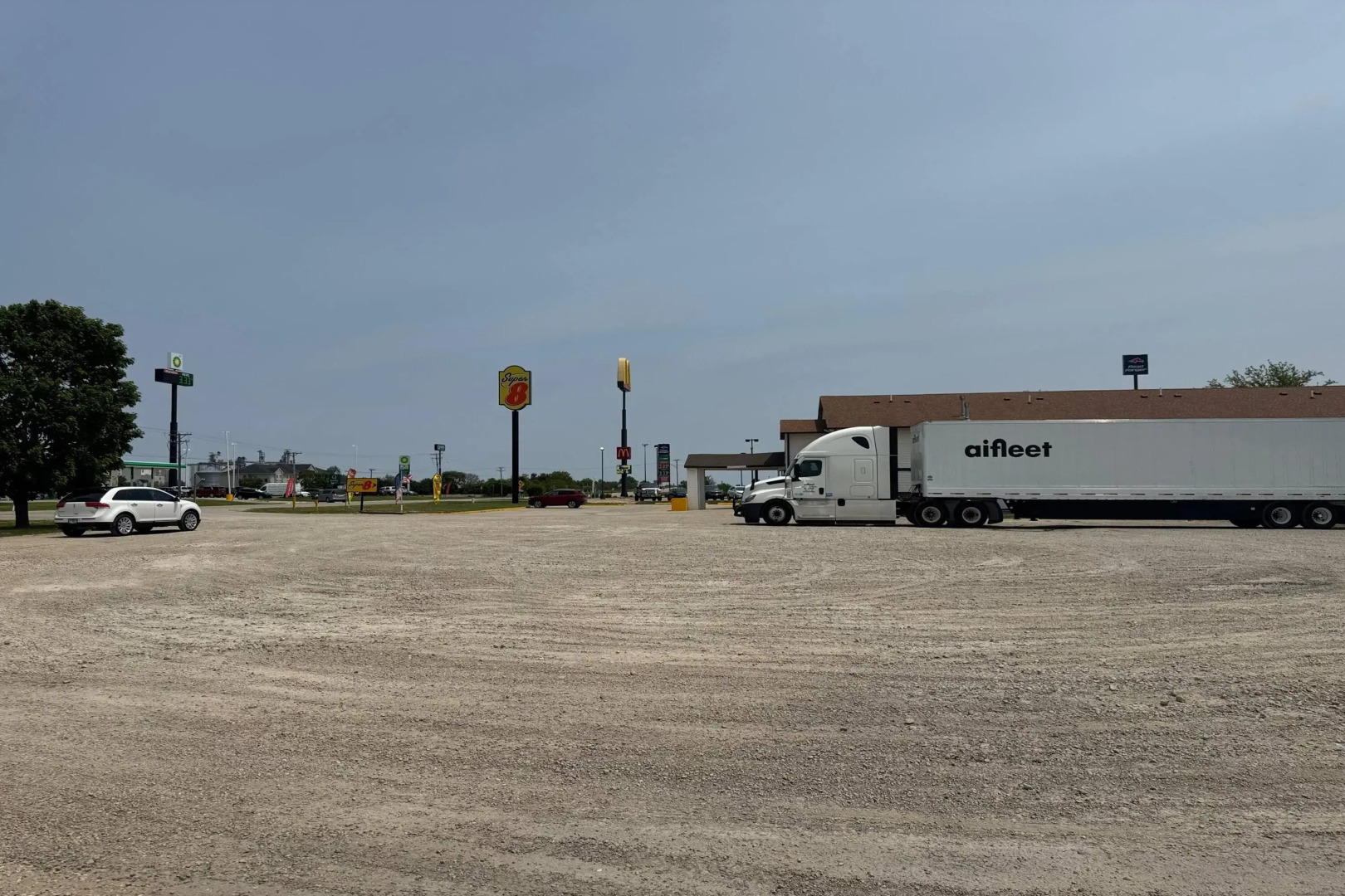 Super 8 by Wyndham Mendota I-39