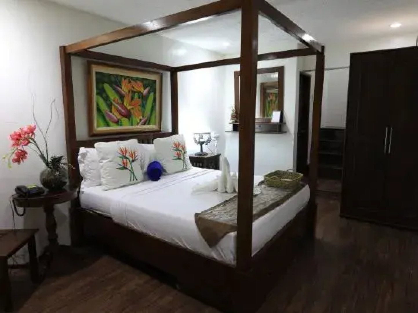 Luljettas Place Garden Suites