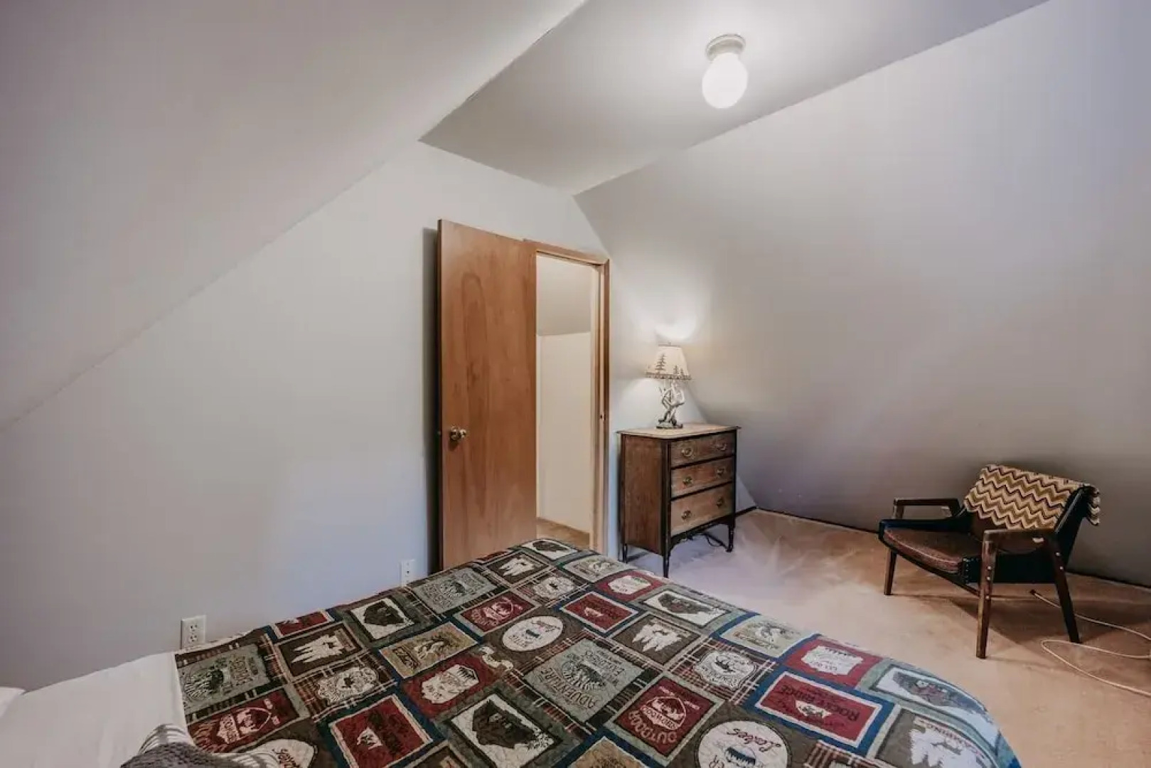 67mf- Hot Tub - Pets Ok - Bbq - Sleeps 5 3 Bedroom Home by RedAwning