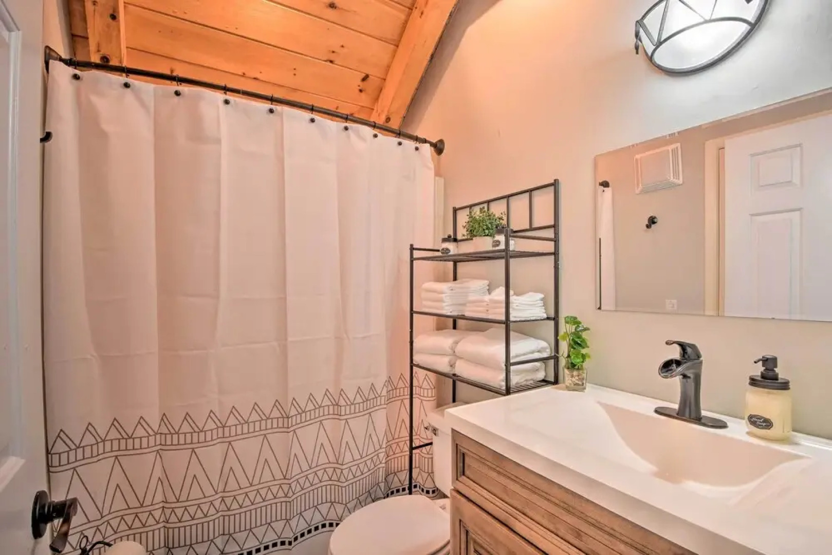 Modern Mountain Cabin w/ Resort-style Amenities!