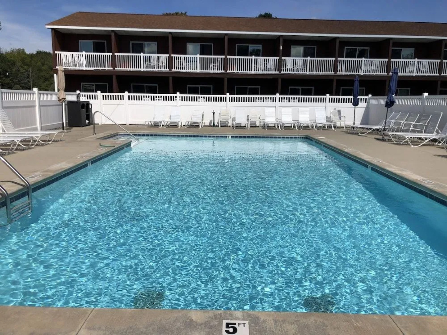 Nader's Motel & Suites