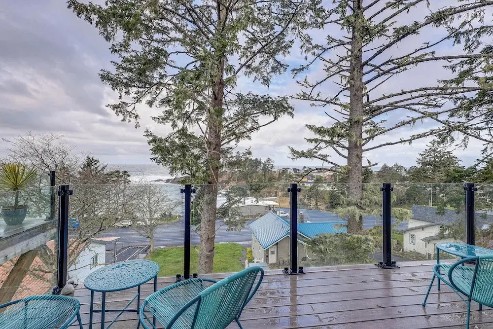 Depoe Bay Townhome w/ Deck & Stunning Ocean Views!