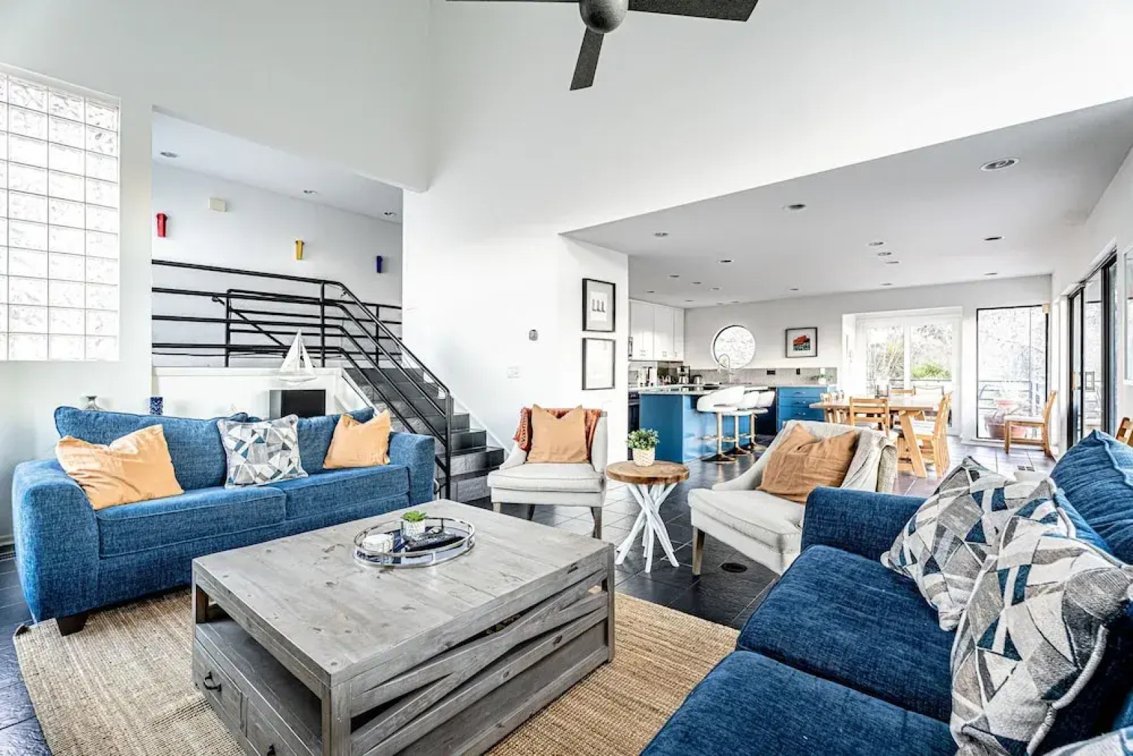 5br Home w/ Pool and a View!