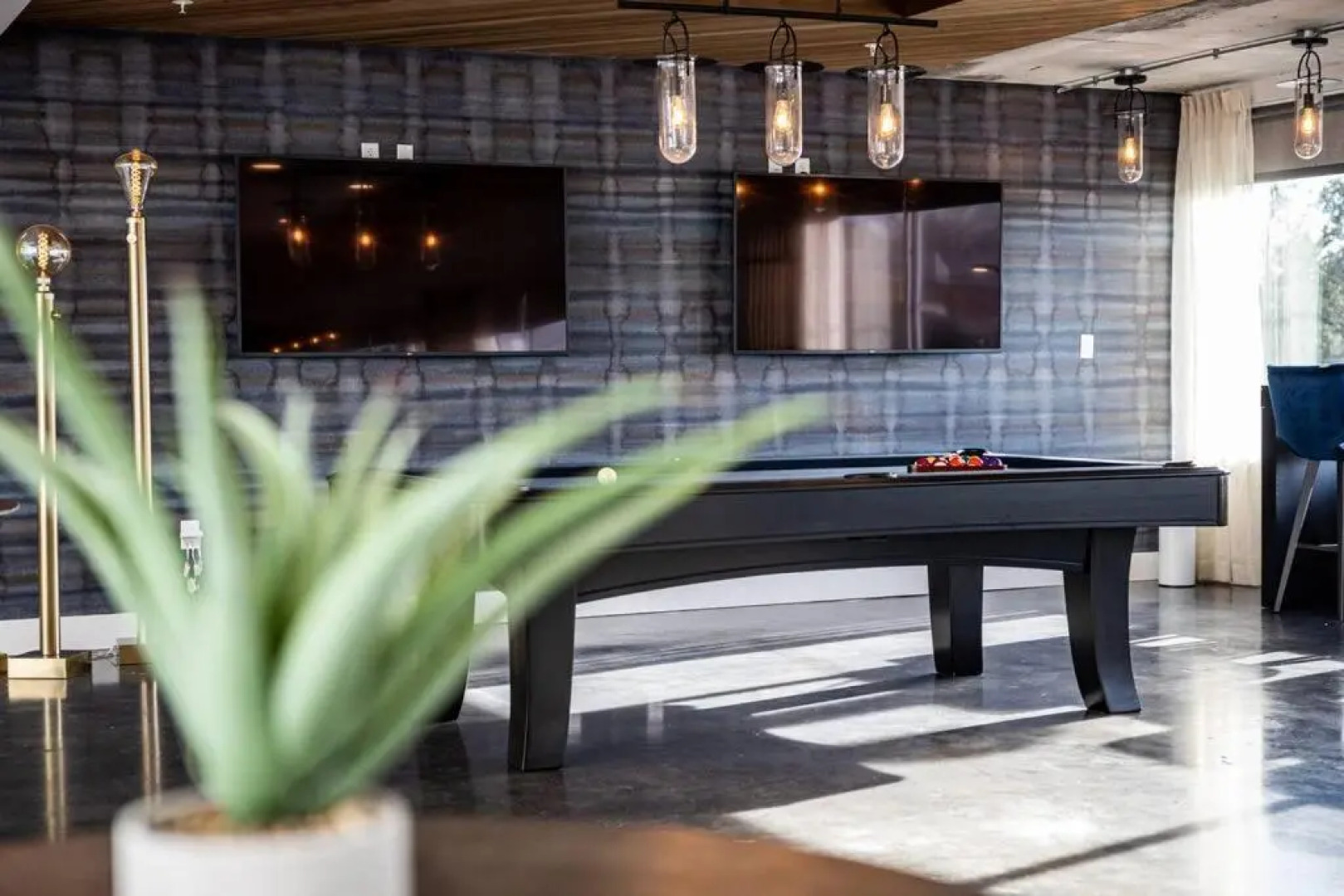 Museum District Apt Retreat w/BBQ Patio and Pool