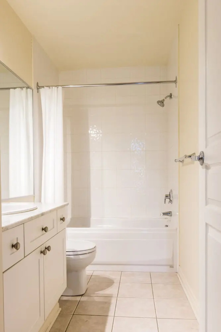 Airy Downtown Apartments by Nuage