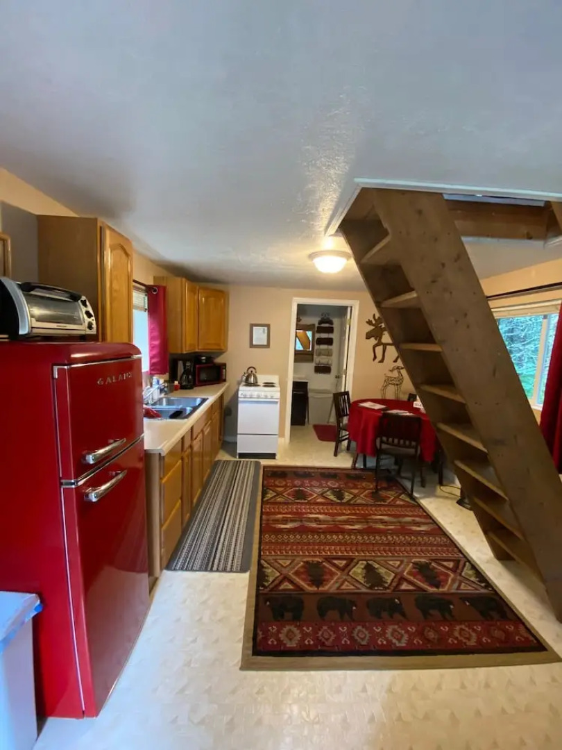 Nauti Otter Inn and Yurt Village