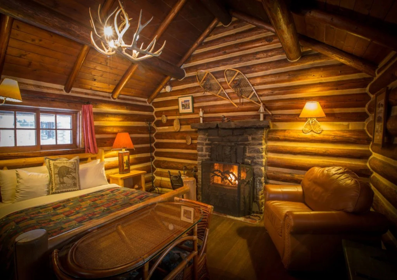 Storm Mountain Lodge Cabins & Dining
