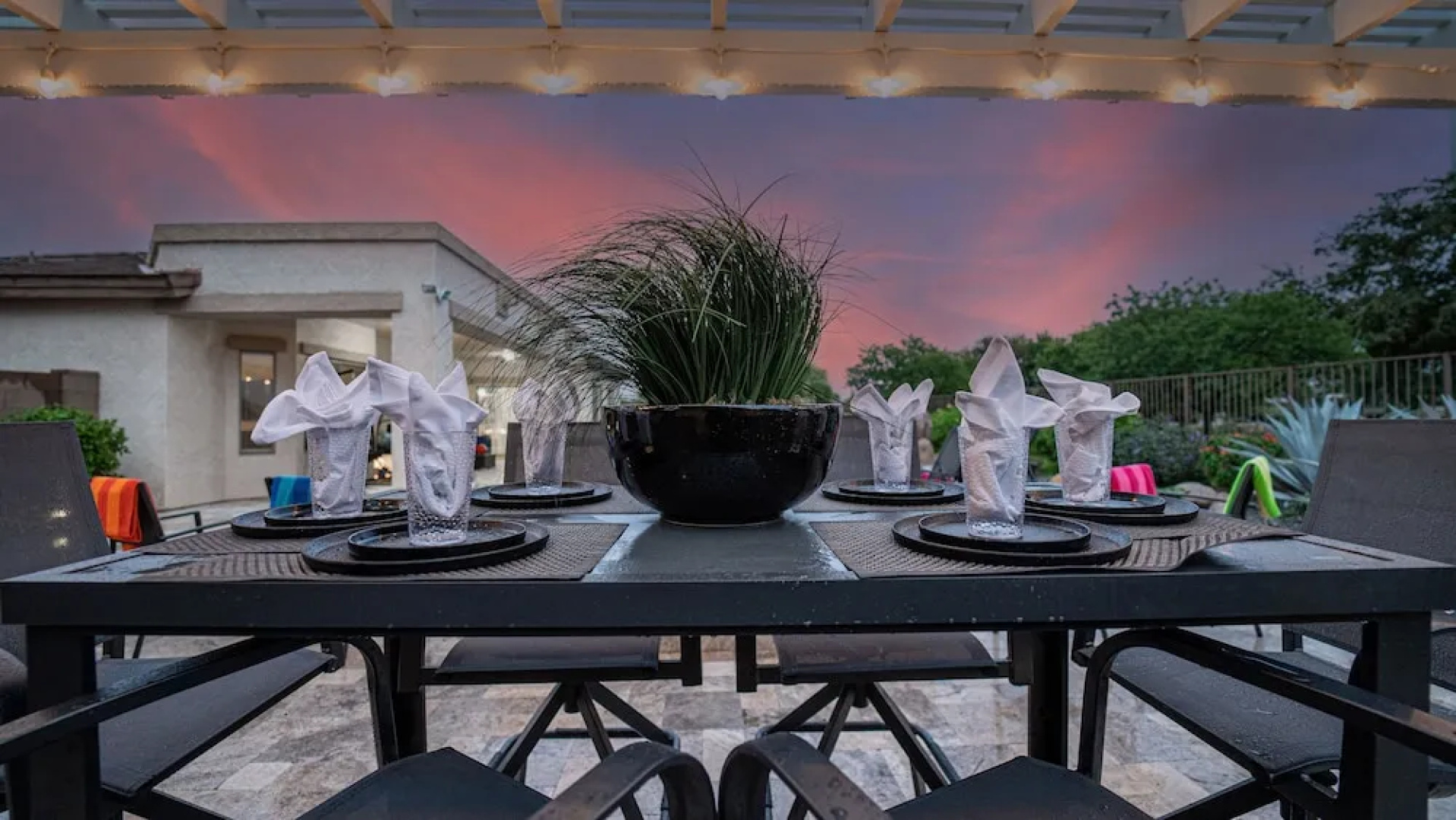 Desert Queen 4 Bedroom Home by RedAwning