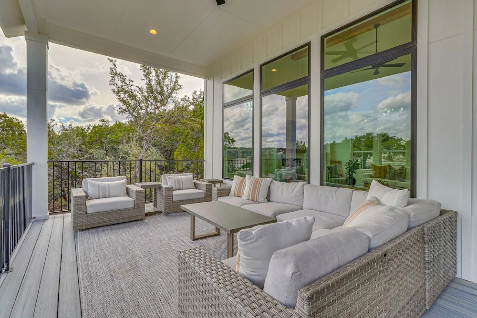 Walk to Beach: Farmhouse w Lake Travis Views