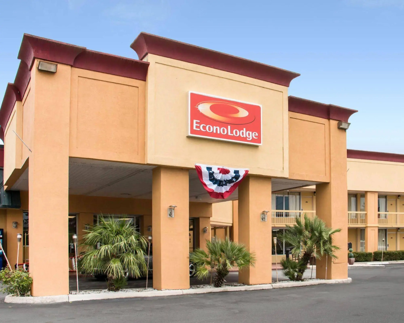 Econo Lodge Savannah Gateway I-95