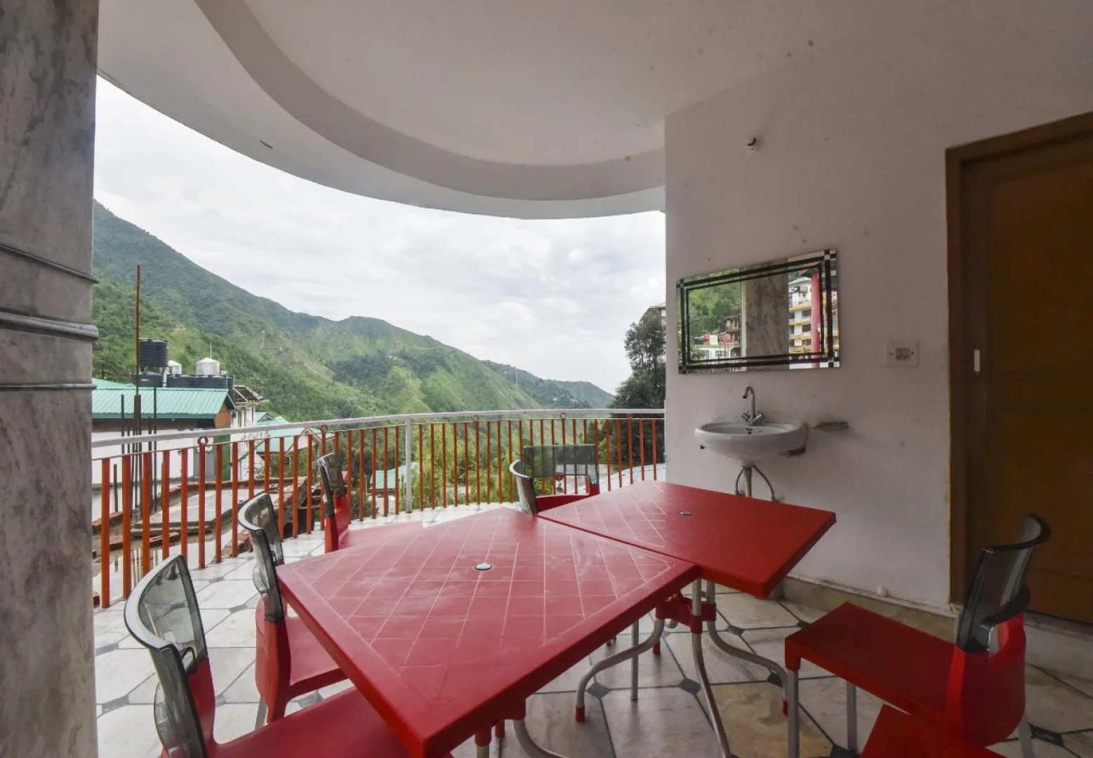 OYO 4751 Hotel Akashdeep