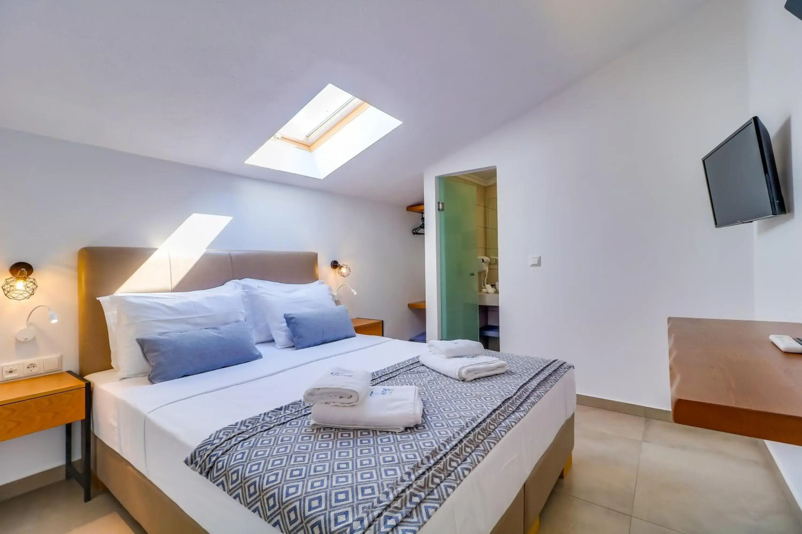 Theros Villas & Suites