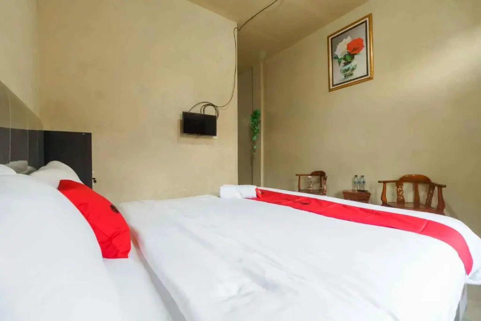 RedDoorz near Bukit Kubu Berastagi