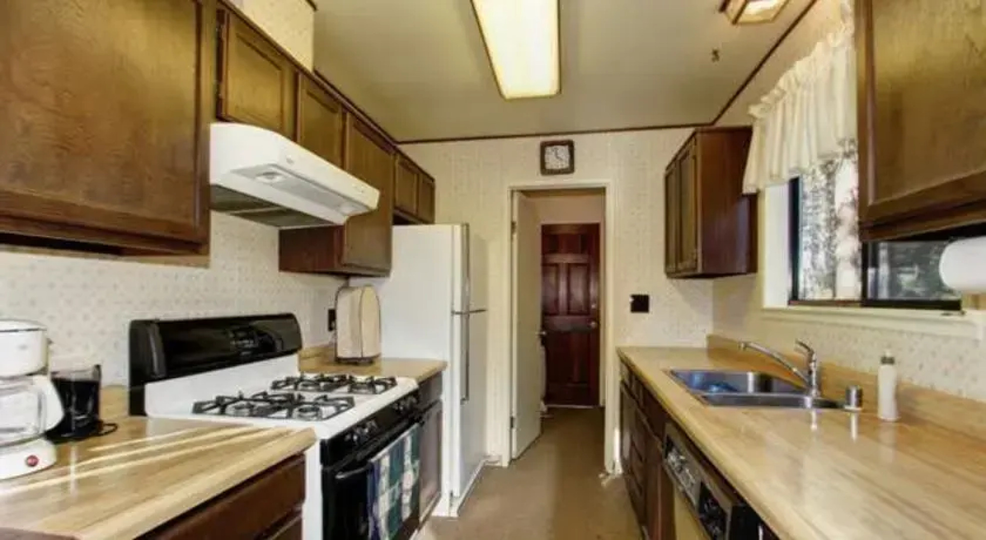 RedAwning Seneca Forest Chalet