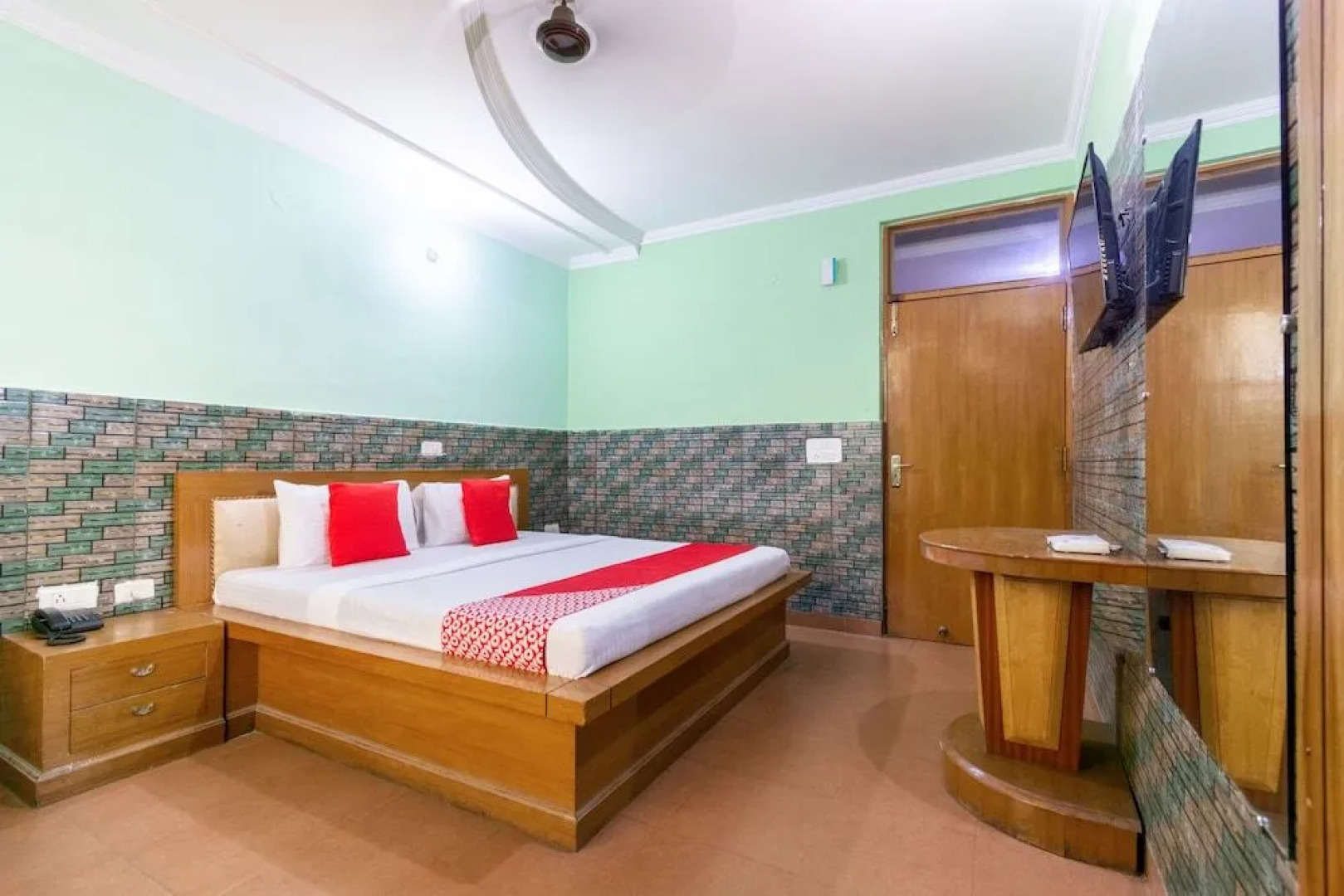 Oyo 44199 Hotel Crossroads