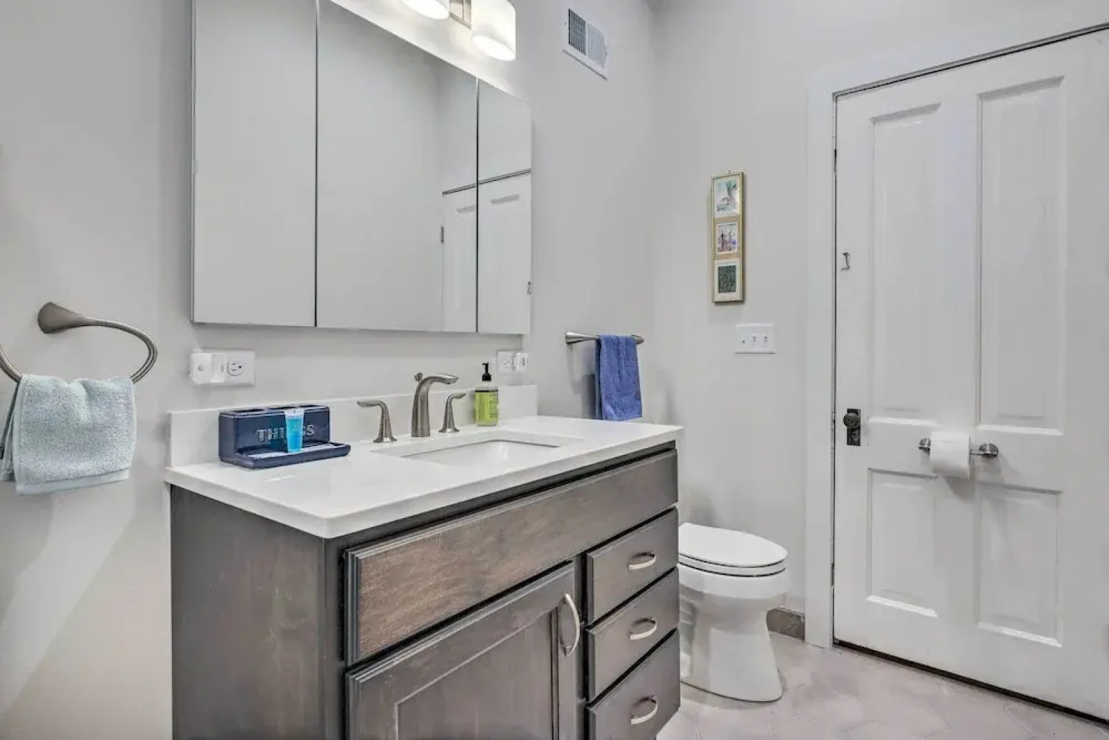 Milwaukee Home < Half Mi to Lake Michigan!