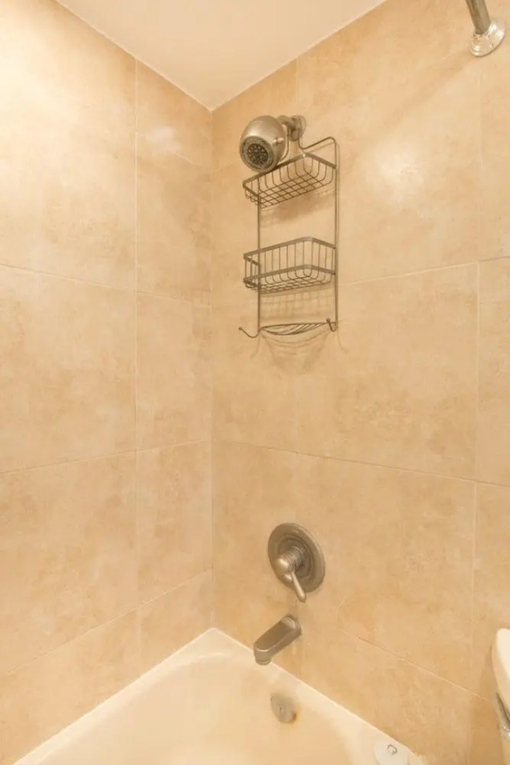 Waikiki Banyan - Pool View Tower 1 Suite 911