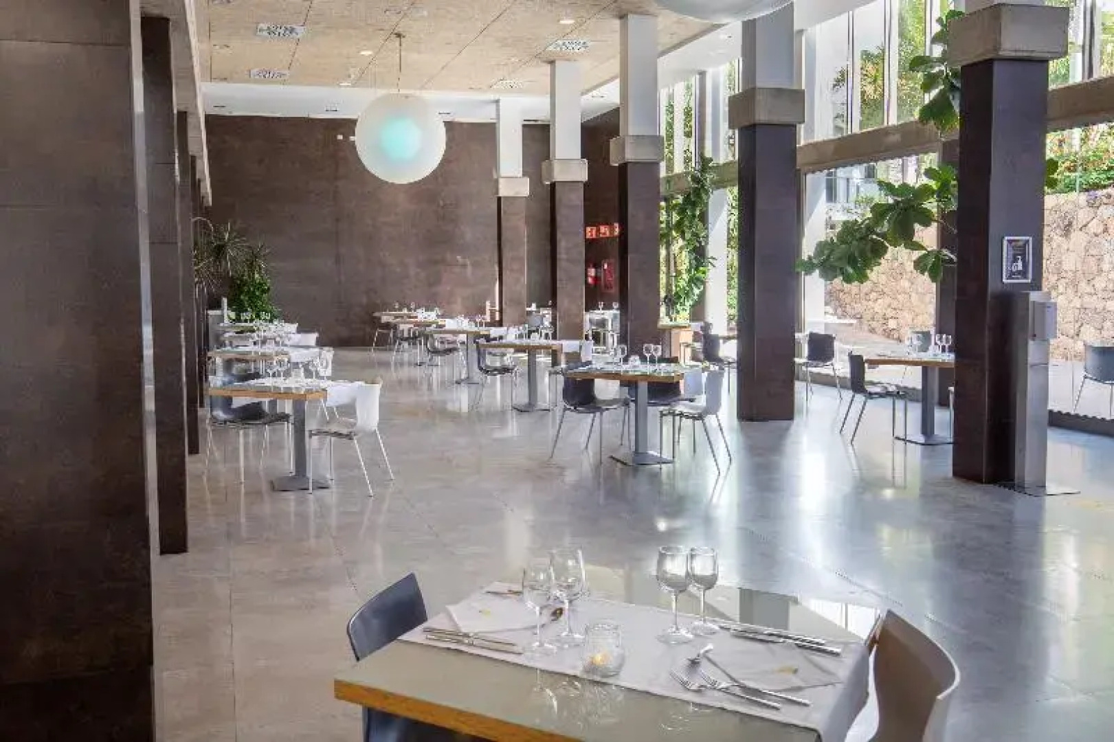 R2 Romantic Fantasia Dreams & Suites Hotel