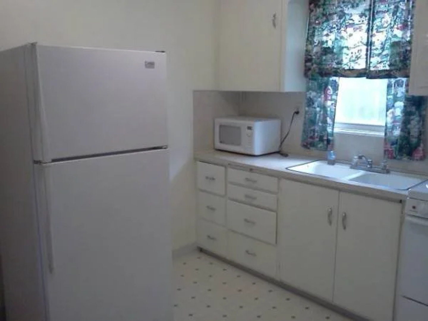 Budget Host Parkway Motel