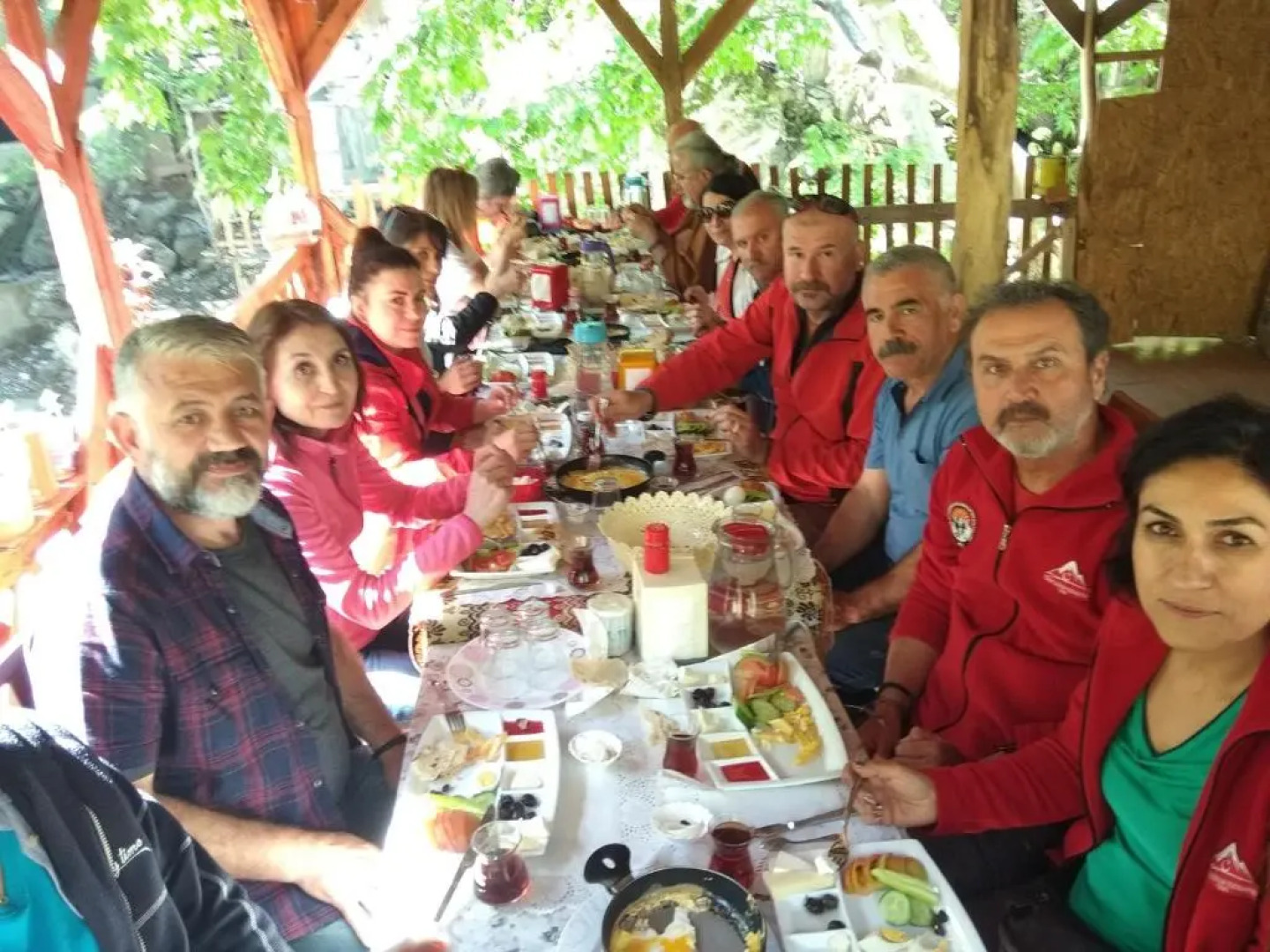 Kapuzbaşı Şelalesi Baştürk dinlenme tesisleri