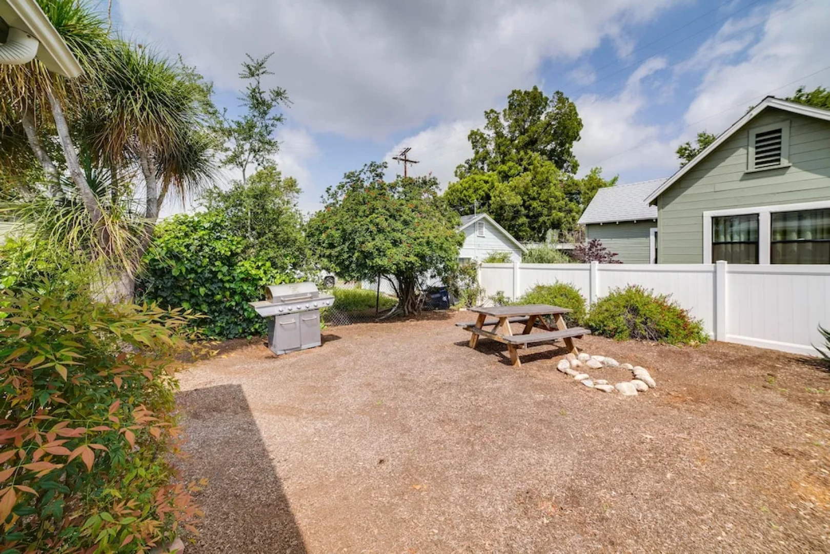 Charming Redlands Duplex Near Park w/ Shared Yard