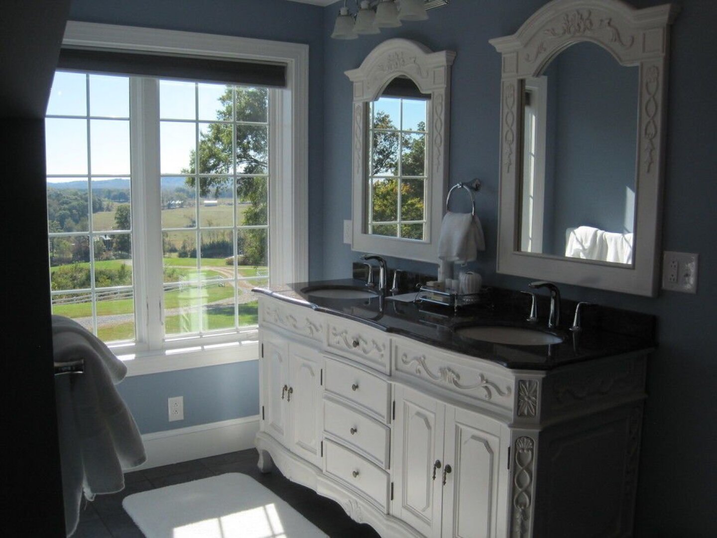 The Inn At Indian Creek & Indian Creek Bed and Stable