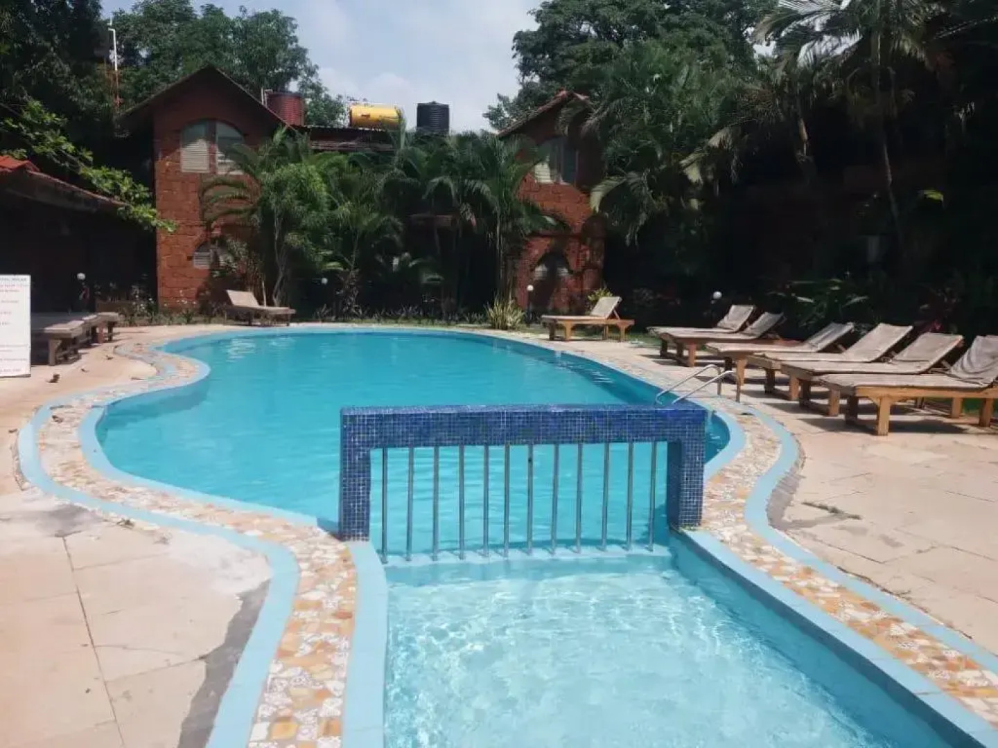 Sea Breeze Beach Resort Candolim