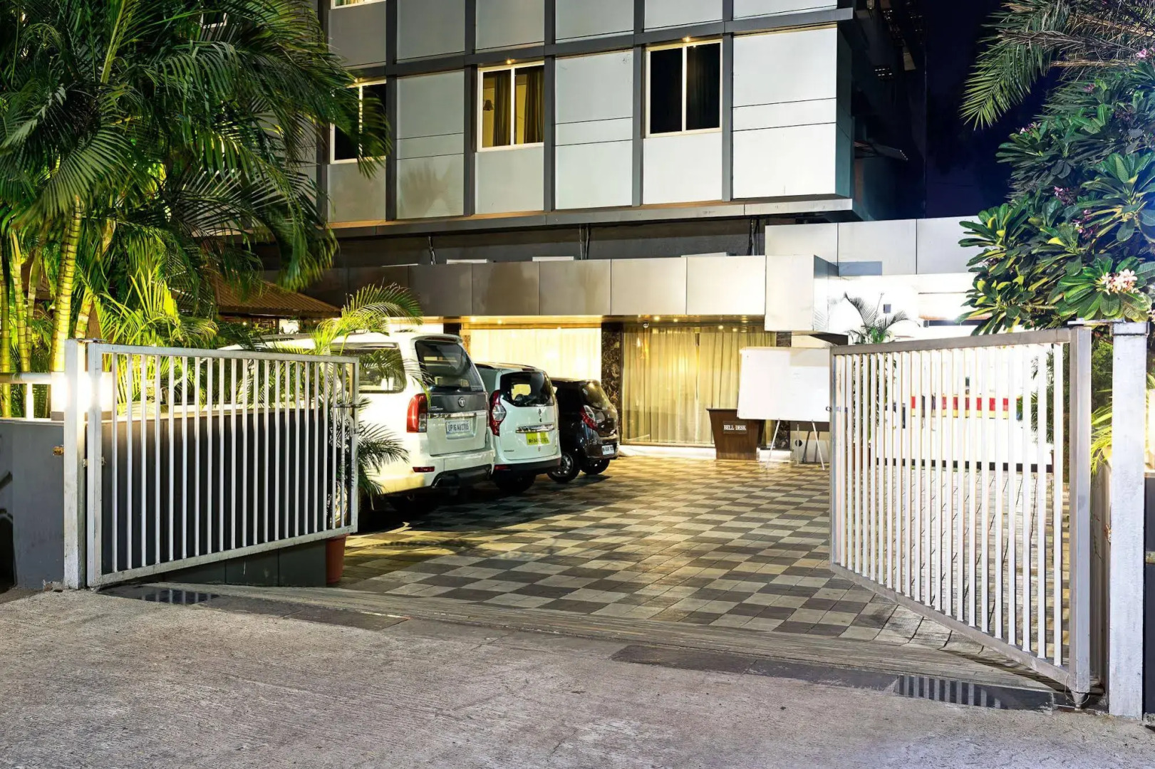 Treebo Premium Grand Emerald