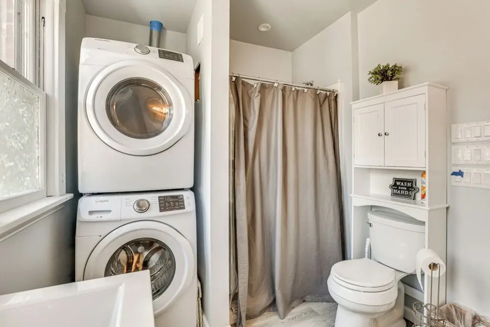 Walk Downtown: Inviting Historic Home in Dubuque!