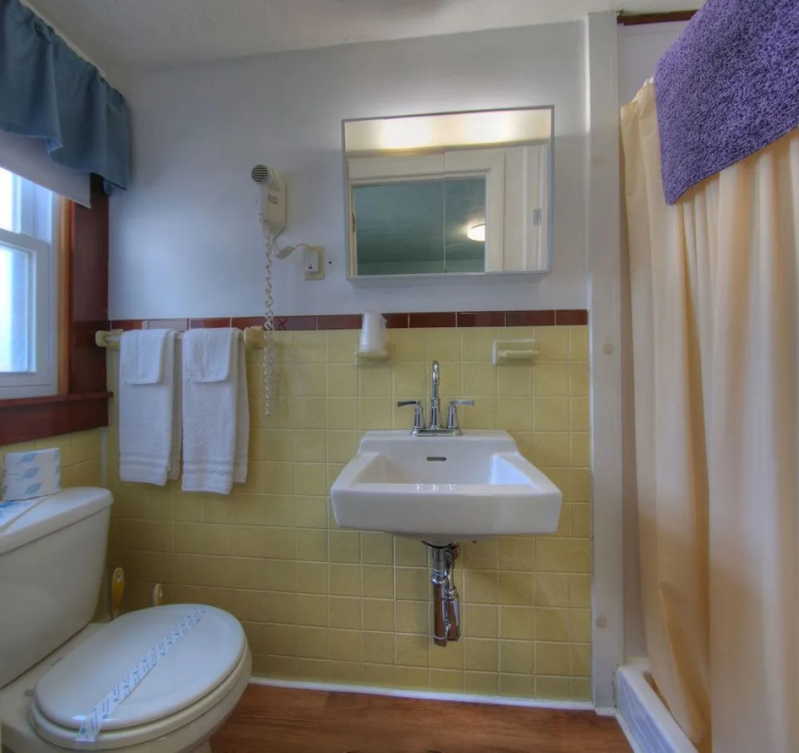 Biarritz Motel & Suites