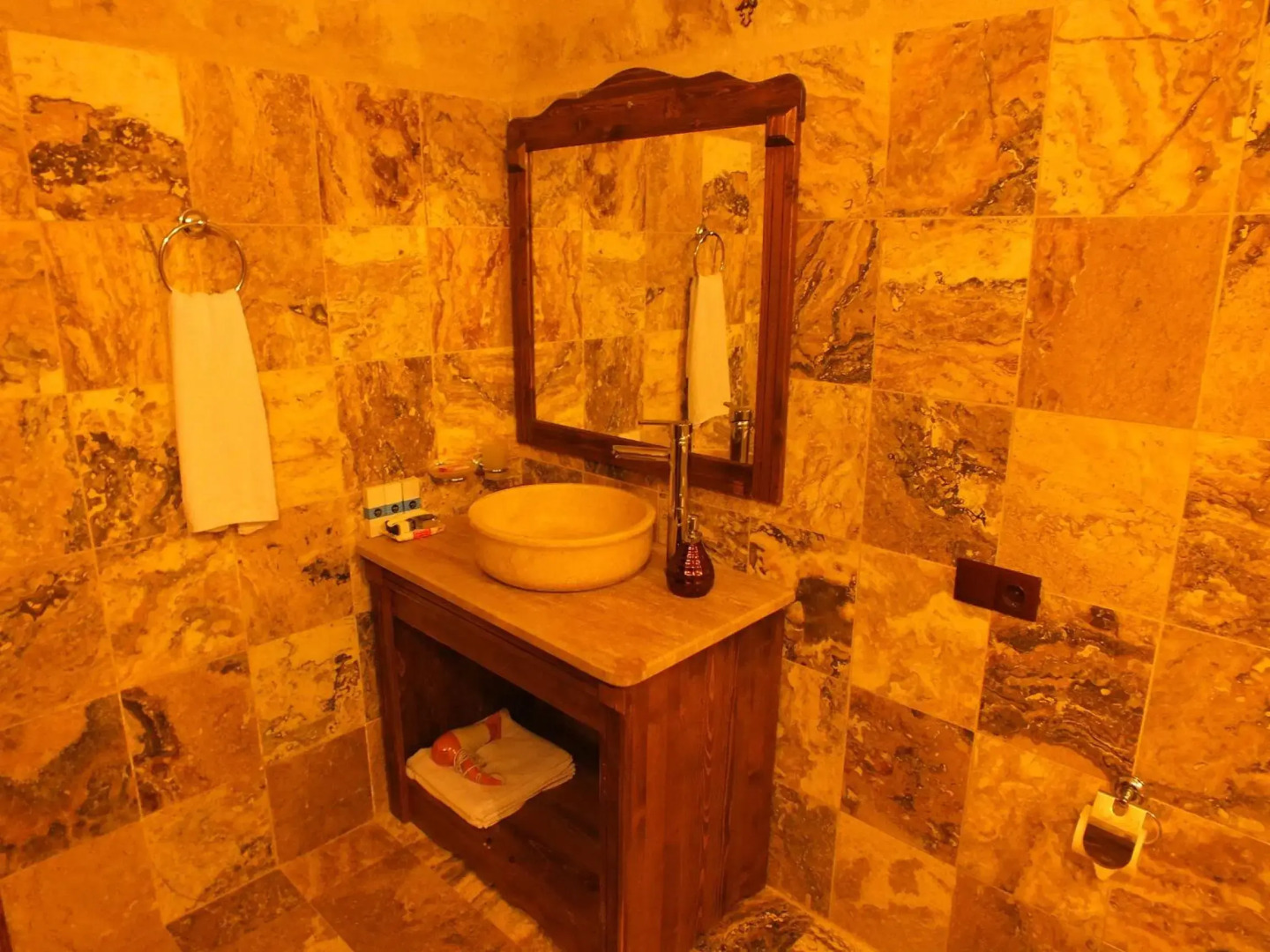 Dilek Tepesi Cave Hotel