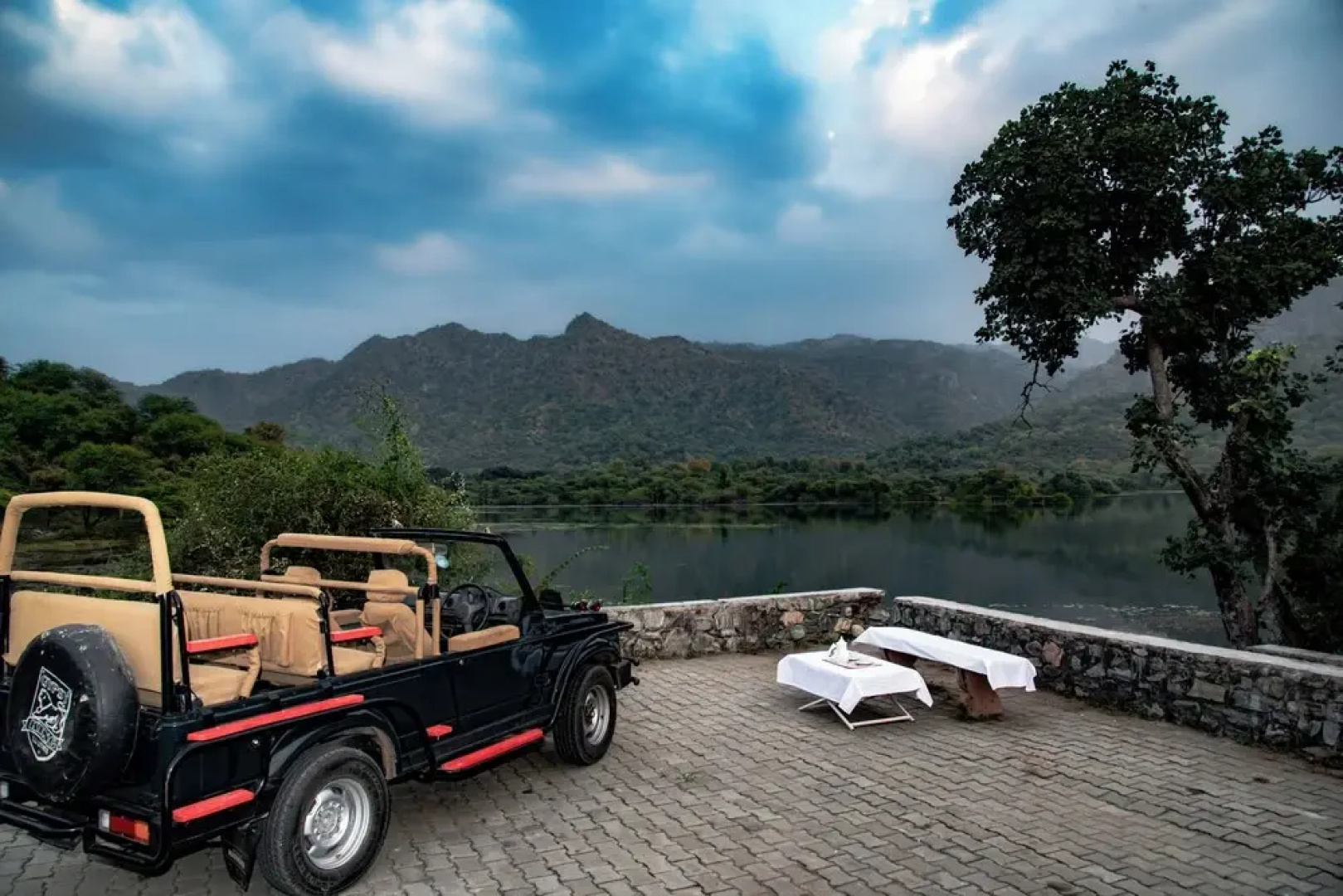 Shivika Lake Hotel