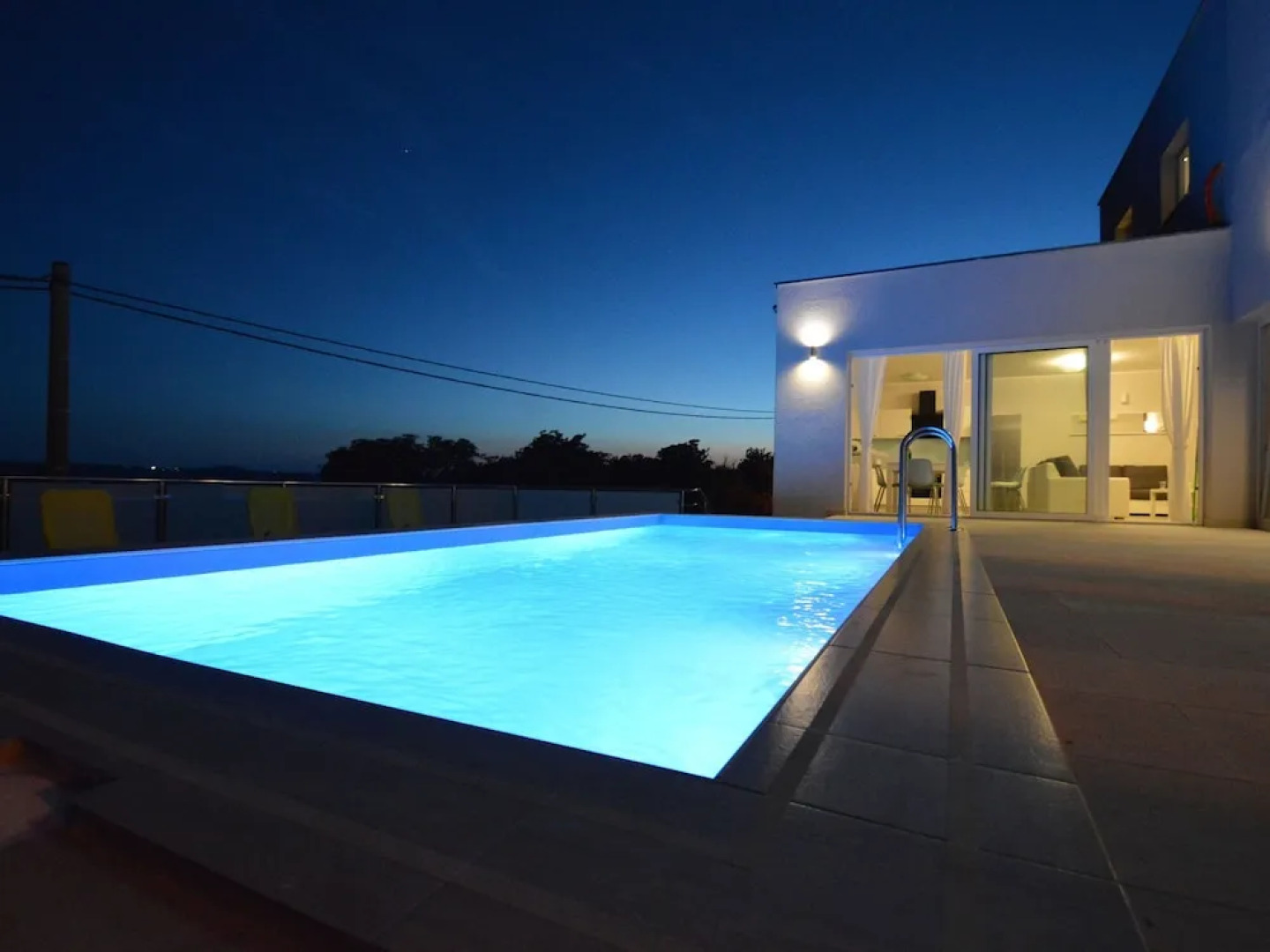 Inviting Holiday Home in Jasenice - Maslenica With Garden