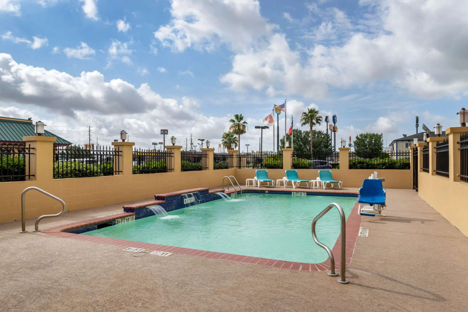 Comfort Suites Baytown I - 10