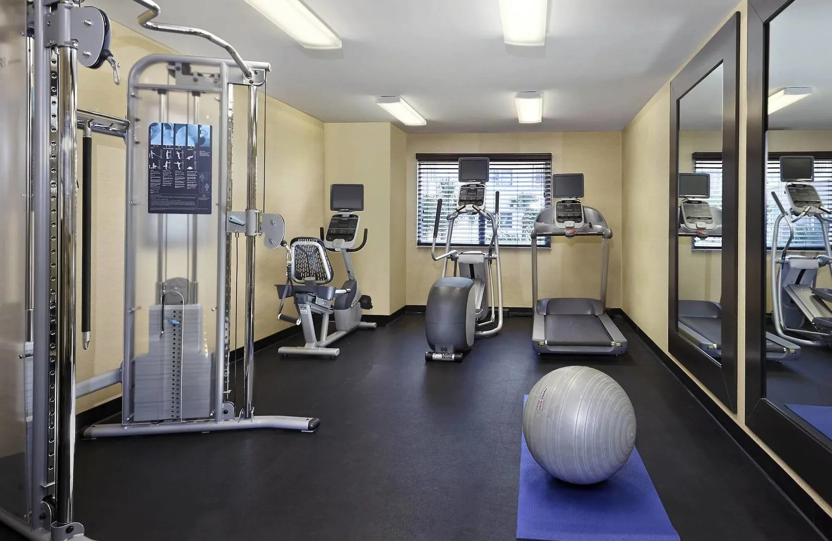 Holiday Inn Express Hotel Naples Downtown - 5th Avenue