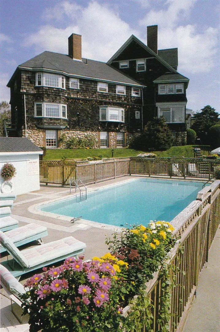 Sands of Time Motor Inn & Harbor House